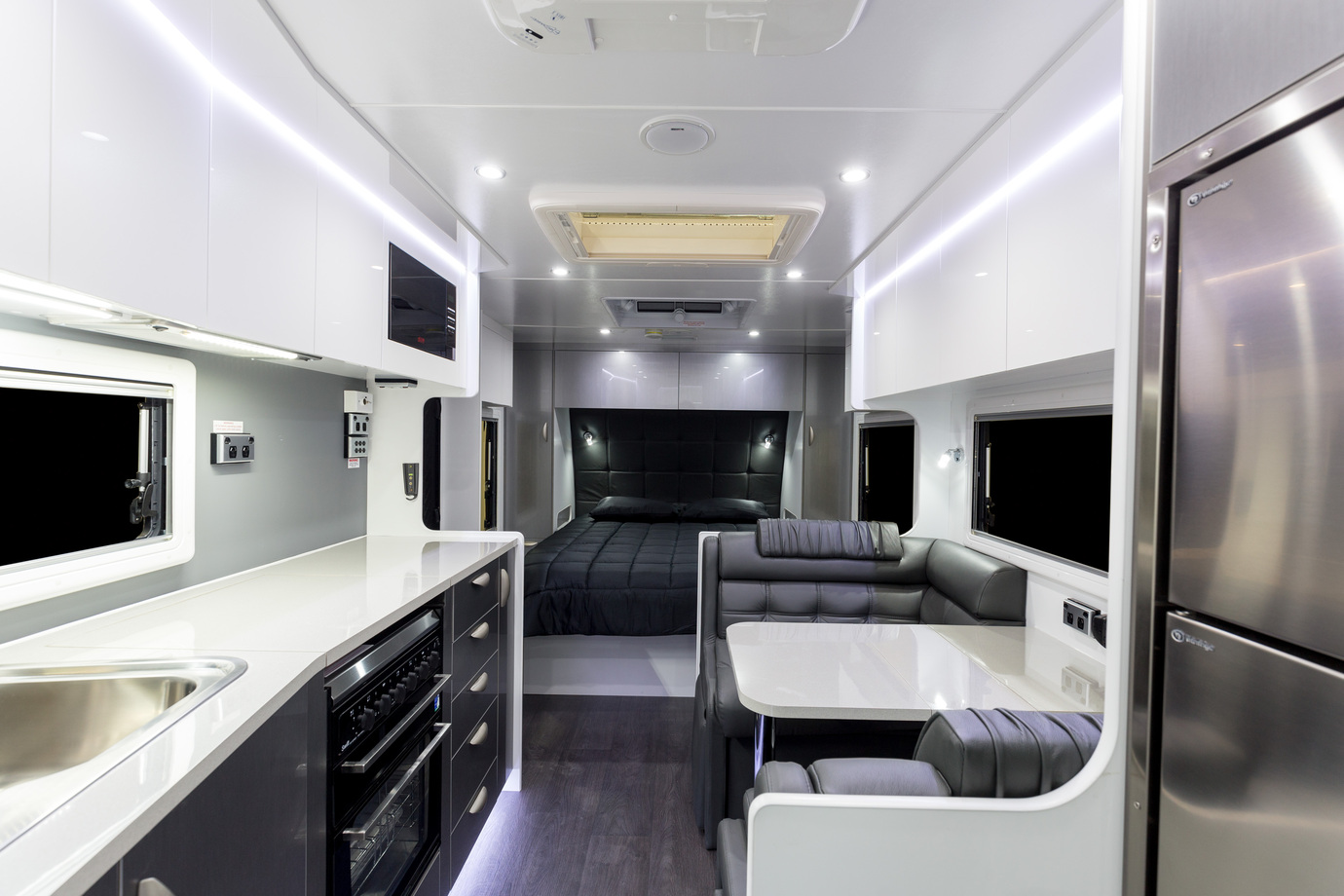 多彩北京 精彩房车 东吴五金与你相约